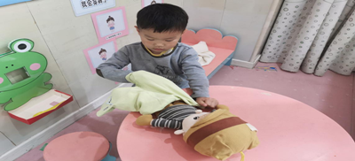 课程故事：老师，我会穿裤子啦！